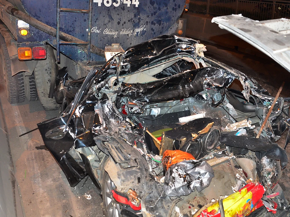 Tài xế mắc kẹt tử vong trong cabin trong vụ tông 4 xe ảnh 2